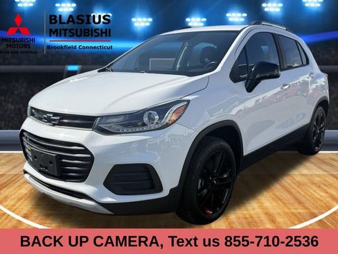 Used 2019 Chevrolet Trax LT w/ Sun & Sound Package image 8