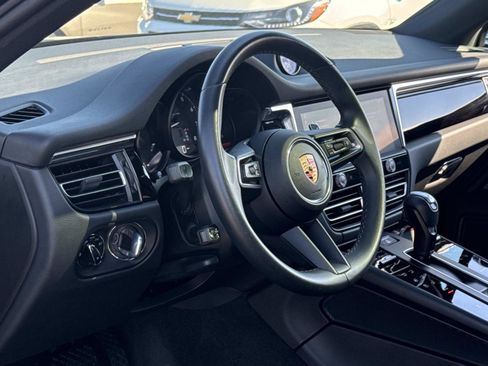Used 2024 Porsche Macan image 3