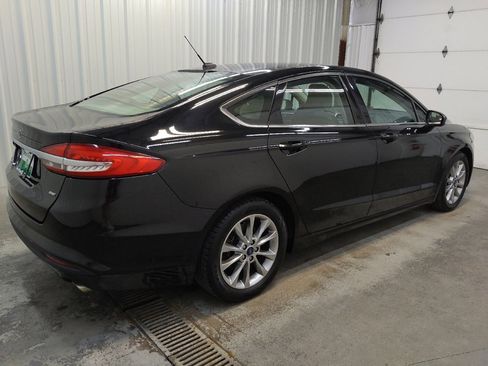Used 2017 Ford Fusion SE w/ Fusion SE Technology Package FWD image 10