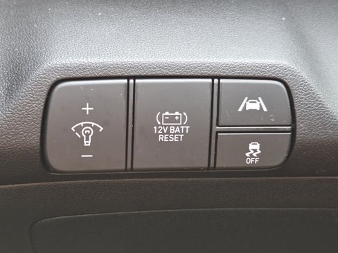 Used 2022 Hyundai Elantra Limited FWD image 7