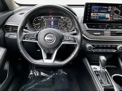 Used 2024 Nissan Altima 2.5 SV w/ SV Premium Package image 8