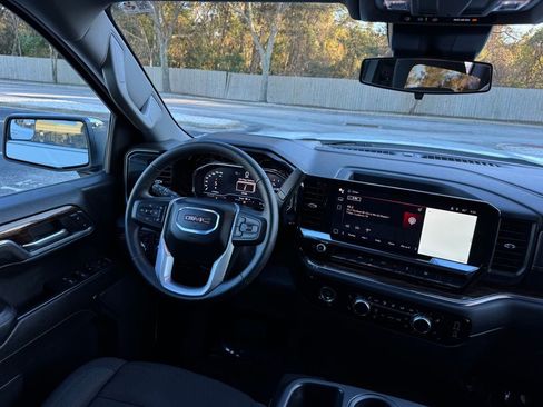 Used 2024 GMC Sierra 1500 SLE image 25