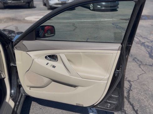 Used 2011 Toyota Camry LE image 13