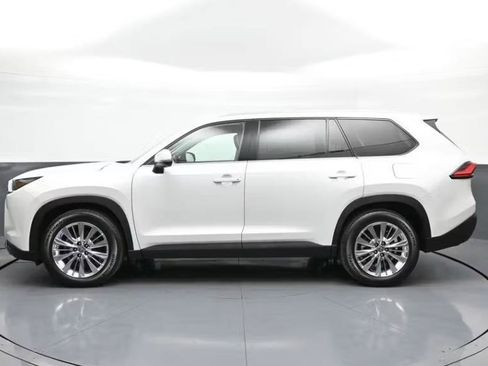 Used 2024 Toyota Grand Highlander AWD image 6