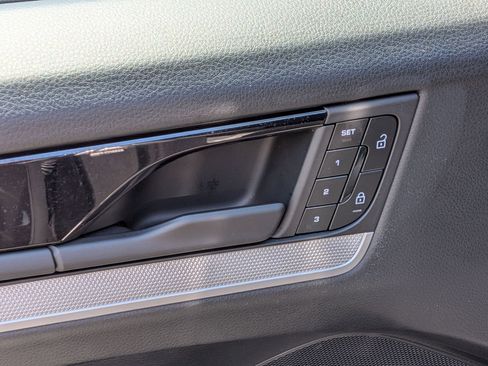 Certified 2024 Porsche Cayenne AWD/4WD image 23