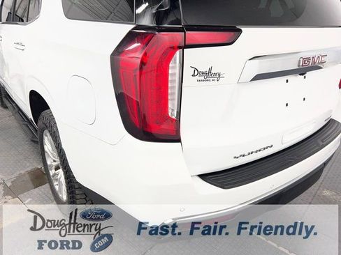 Used 2022 GMC Yukon SLT w/ SLT Premium Package image 12