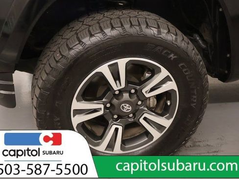 Used 2018 Toyota Tacoma TRD Sport w/ Technology Package AWD/4WD image 8