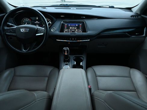 Used 2021 Cadillac XT4 Premium Luxury FWD image 8