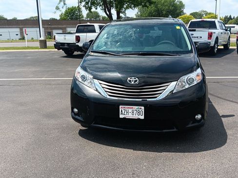 Used 2012 Toyota Sienna XLE FWD image 12