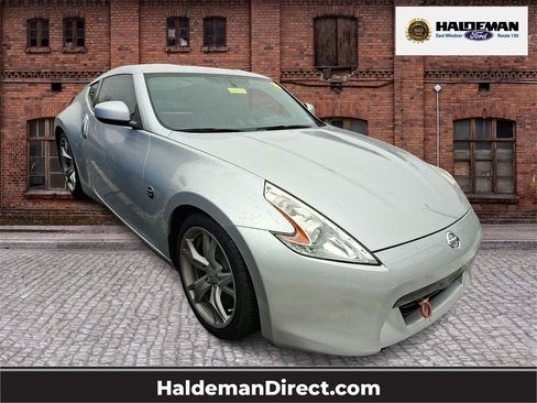 Used 2009 Nissan 370Z Touring w/ Sport Pkg image 1
