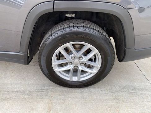 Used 2023 Jeep Grand Cherokee L Laredo w/ Luxury Tech Group I AWD/4WD image 15