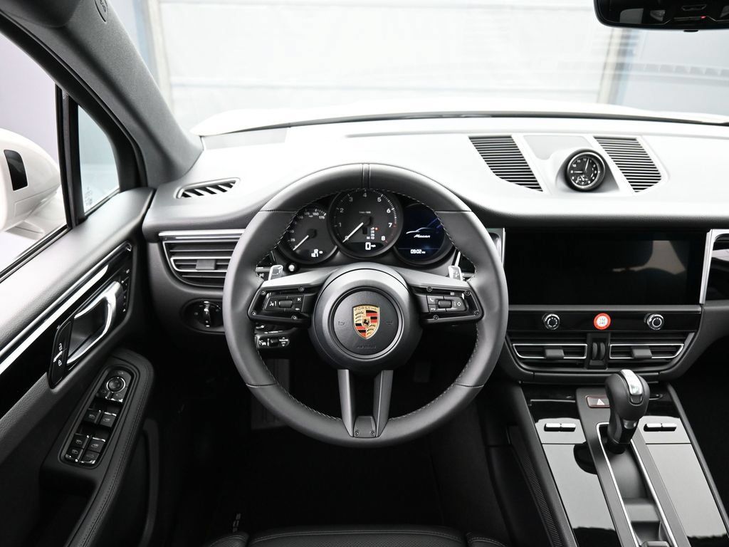 Certified 2026 Porsche Macan AWD/4WD image 18