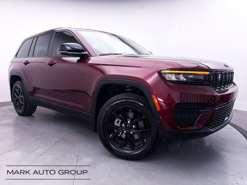 Used 2024 Jeep Grand Cherokee Altitude AWD/4WD image 1