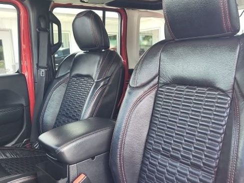 Used 2021 Jeep Wrangler Unlimited Sahara w/ Uconnect 4C Nav & Sound Group image 4