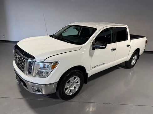 Used 2018 Nissan Titan S AWD/4WD image 34