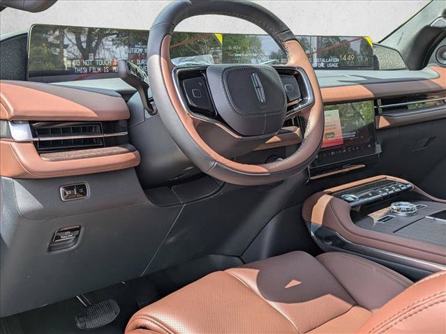 New 2026 Lincoln Navigator Reserve AWD/4WD image 3