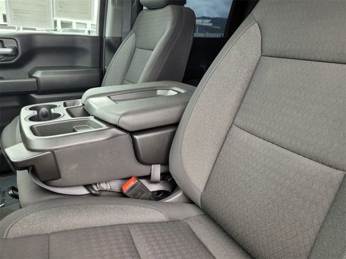 Used 2024 Chevrolet Silverado 2500 Custom w/ Custom Value Package image 16