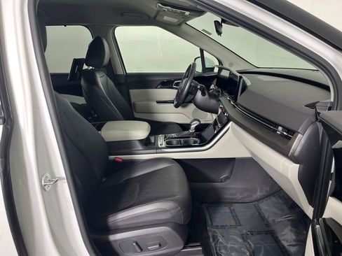 Used 2024 Kia Carnival SX image 16