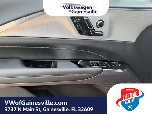 Used 2024 Cadillac Lyriq Tech RWD image 15