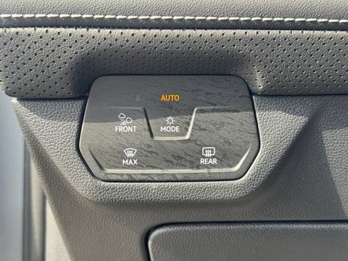 Certified 2026 Volkswagen Atlas SE FWD image 19