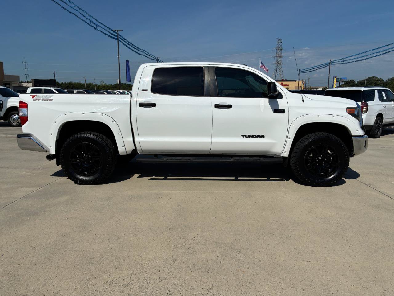 Used 2019 Toyota Tundra SR5 w/ SR5 Upgrade Package AWD/4WD image 5