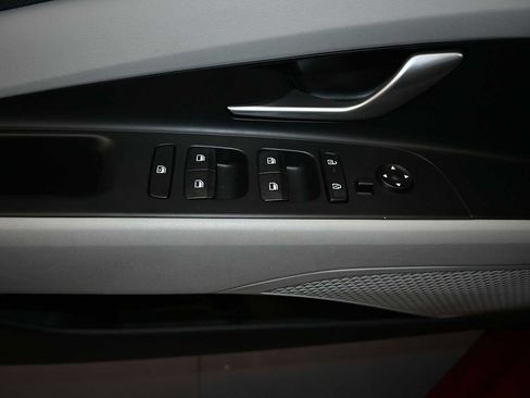 Used 2025 Hyundai Elantra Limited FWD image 22