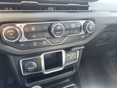 Used 2024 Jeep Wrangler Sport image 14