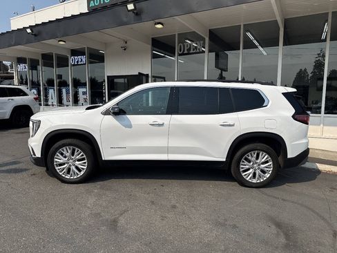 Used 2024 GMC Acadia Elevation AWD/4WD image 3