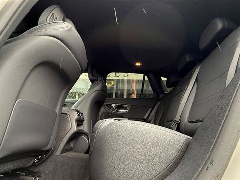 Used 2024 Mercedes-Benz GLC 300 4MATIC image 14