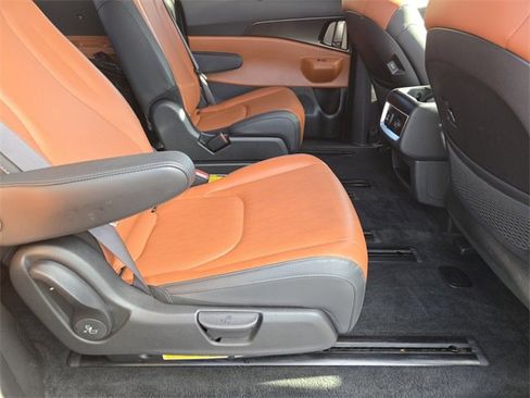 Used 2025 Kia Carnival SX w/ SX Dark Edition Package image 14
