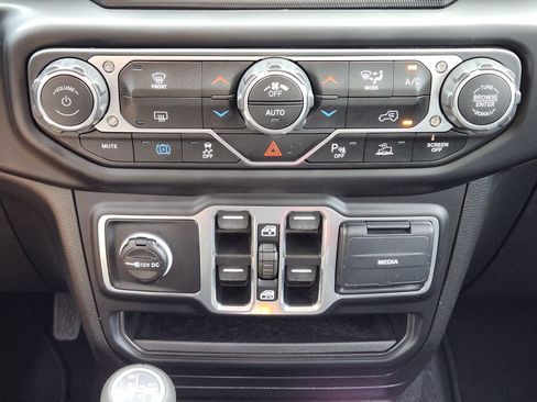 Used 2023 Jeep Wrangler Unlimited Sahara AWD/4WD image 26