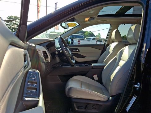 Used 2024 Nissan Rogue SL w/ SL Premium Package AWD/4WD image 15
