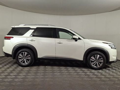 Used 2024 Nissan Pathfinder SL AWD/4WD image 10