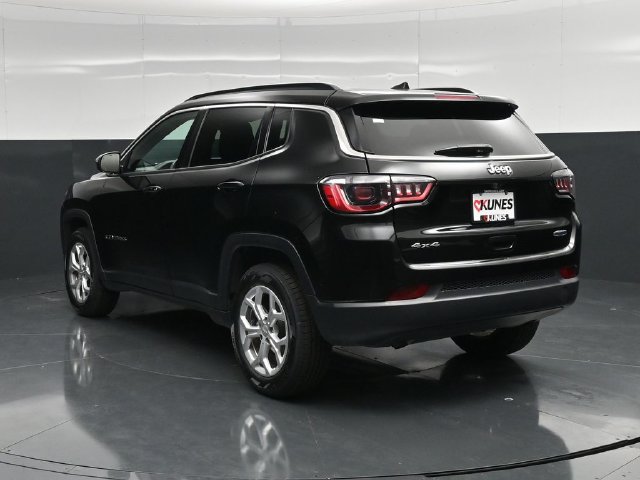 Certified 2024 Jeep Compass Latitude AWD/4WD image 11