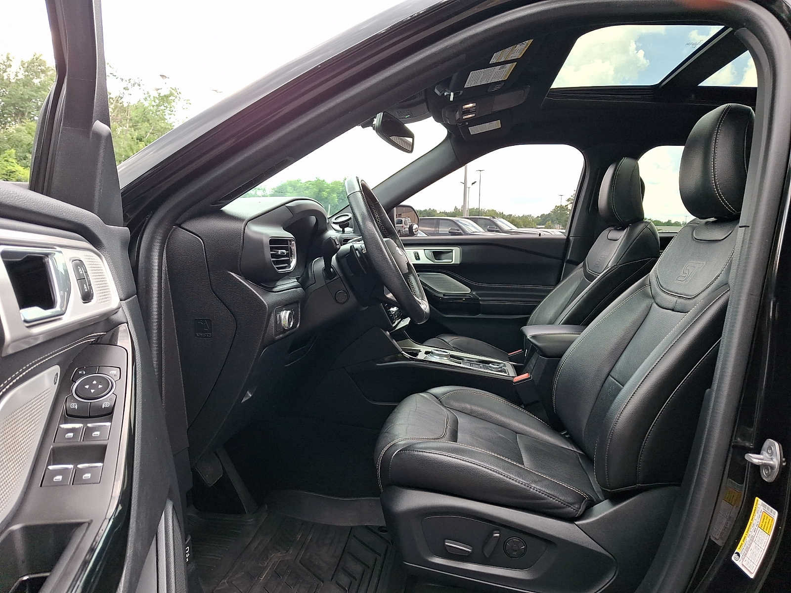 Used 2022 Ford Explorer ST w/ Equipment Group 401A AWD/4WD image 15