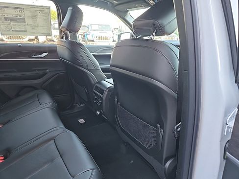 New 2025 Jeep Grand Cherokee Limited w/ Luxury Tech Group II image 84