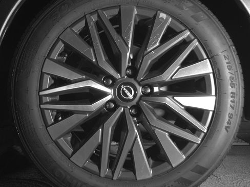Used 2025 Nissan Altima 2.5 SV FWD image 14