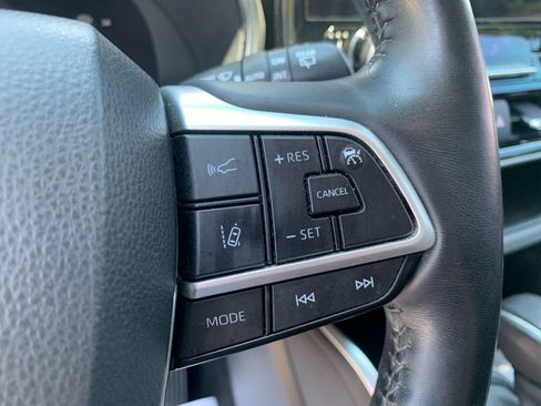Used 2023 Toyota Highlander Platinum FWD image 28