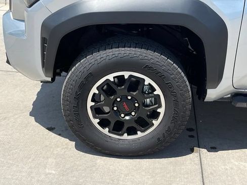 Used 2025 Toyota Tacoma TRD Off-Road AWD/4WD image 7