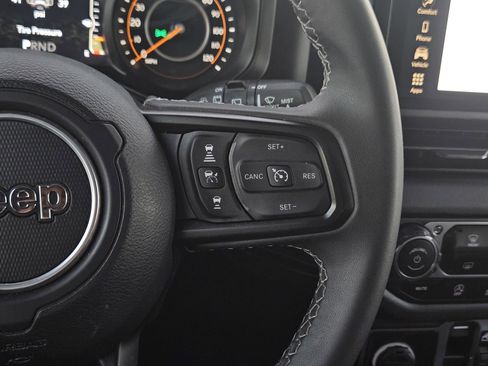 Used 2025 Jeep Wrangler Rubicon image 17