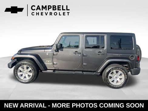 Used 2017 Jeep Wrangler Unlimited Sahara w/ Dual Top Group AWD/4WD image 2
