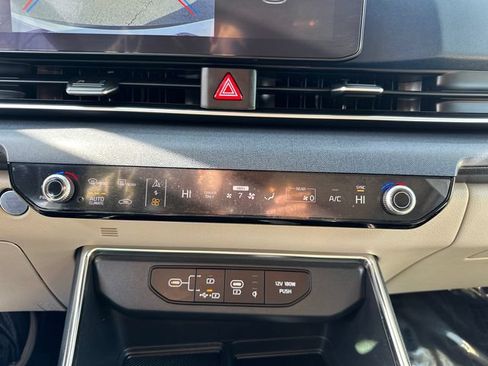 Used 2026 Kia Carnival EX FWD image 44