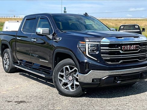 Used 2023 GMC Sierra 1500 SLT w/ SLT Premium Package AWD/4WD image 11