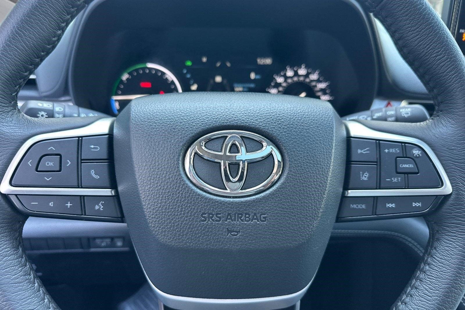 Used 2026 Toyota Sienna XLE FWD image 11