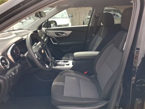 Used 2025 Chevrolet Blazer LT FWD image 4