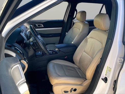 Used 2017 Ford Explorer XLT w/ Equipment Group 202A image 22