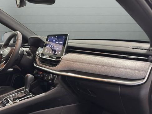 Used 2024 Jeep Compass Latitude image 49