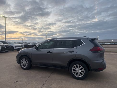 Used 2018 Nissan Rogue S image 13