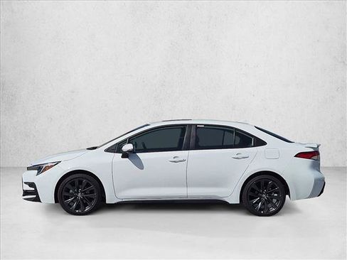 Used 2025 Toyota Corolla SE w/ SE Premium Package FWD image 9