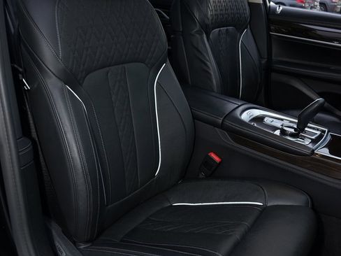 Used 2021 BMW 740i xDrive w/ Premium Package image 10